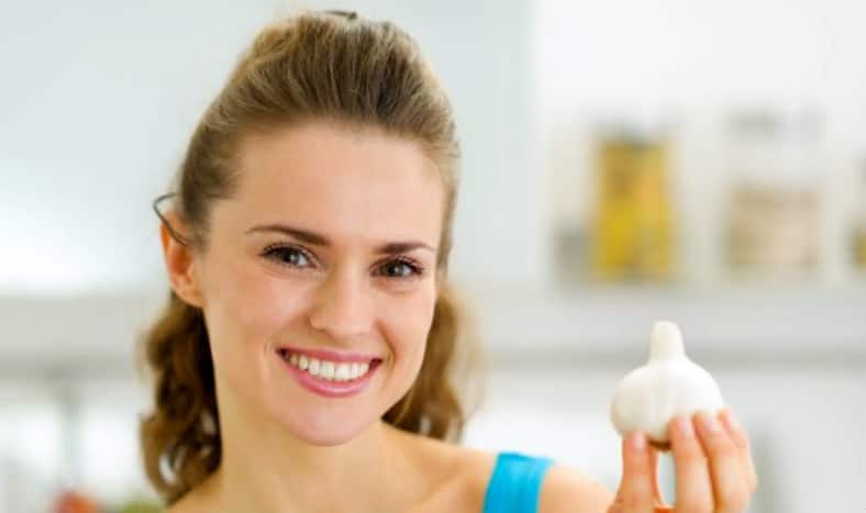 Beauty Benefits of Garlic: 5 Ways to Use Garlic in Your Beauty Routine to Get Acne-Free Skin and Healthy Hair