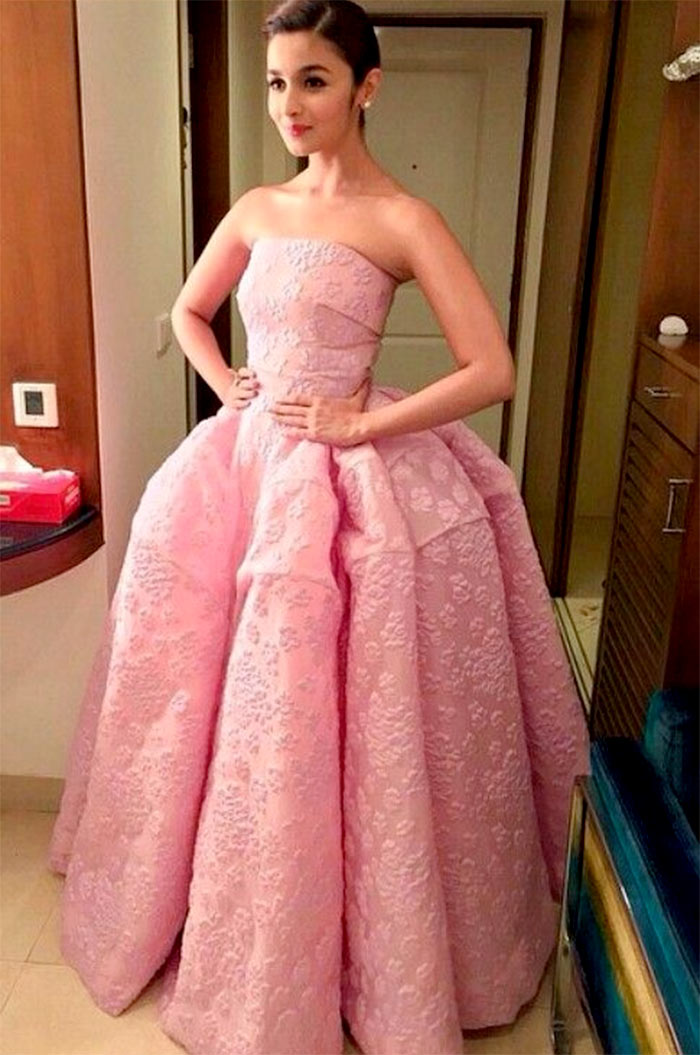 Looking so style pink dress Beautifull - Alia Bhatt Sweetheart | Facebook