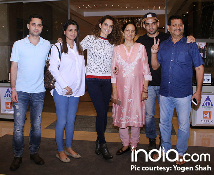 The Ranaut family is definitely all smiles as they pose for the shutterbugs