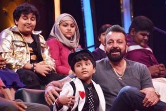 Sa Re Ga Ma Pa Lil Champs Sanjay Dutt Gets Mesmerized To Hear The Little Singing Masters India Com