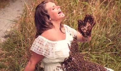 Pregnant Woman Poses With 20,000 Live Bees For Maternity