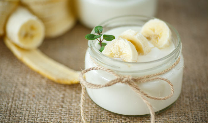 Banana, yogurt and honey face mask