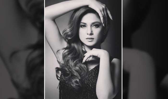 Jennifer Winget Croons to Mere Dil Ko Tere Dil Ki Zaroorat Hai From Her Show Bepannaah in This Monochrome Video; Watch Jennifer Winget Croons to Mere Dil Ko Tere Dil Ki Zaroorat Hai From Her Show Bepannaah in This Monochrome Video; Watch