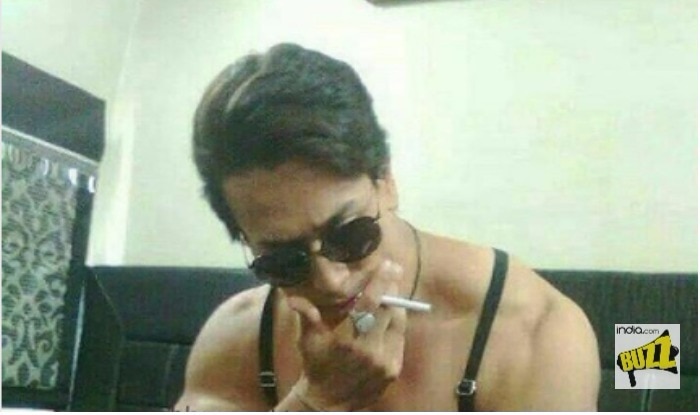 Alleged Picture of Tiger Shroff With Cigarette is Going Viral After Ranbir  Kapoor and Mahira Khan's Smoking Photo