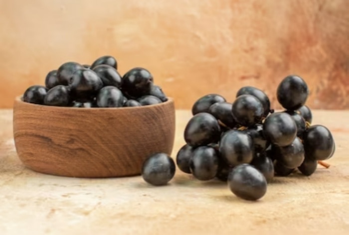 7 Reasons Why You Must Eat Jamun in Summer