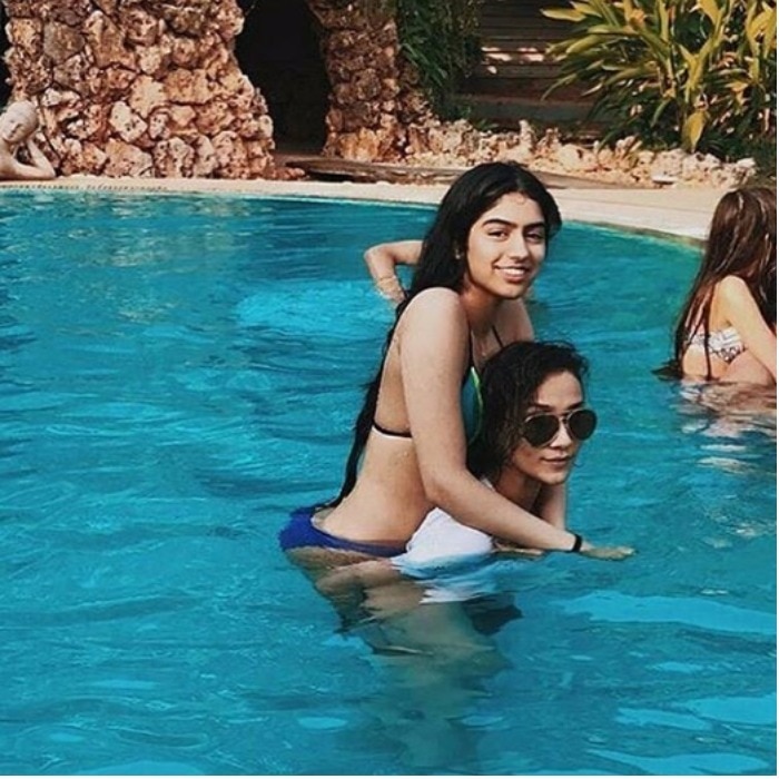 Shah Rukh Khan's Daughter Suhana Faces Wrath of Sexual Harassers Online:  Comments on 'Cleavage and Boobs' Will Make Your Blood Boil