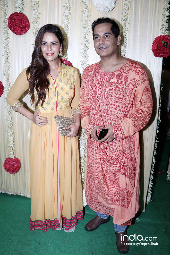 alia-bhatt-sidharth-malhotra-sonam-kapoor-,-sonakshi-etc-at-ekta-kapoor-party-at-krishna-bunglow-(13)