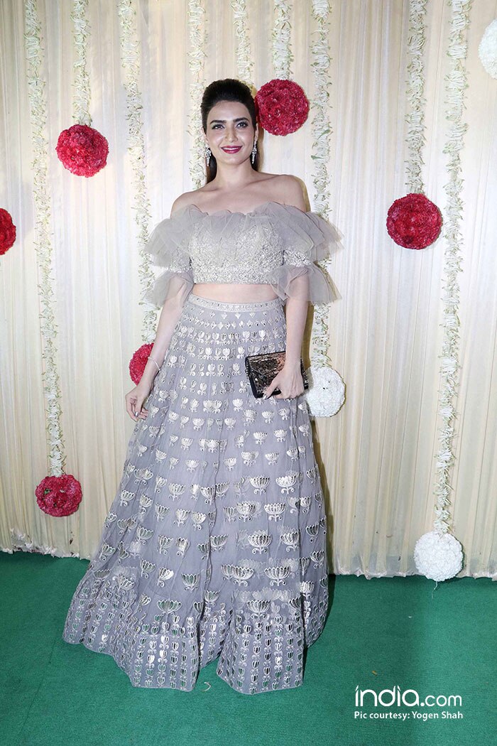 alia-bhatt-sidharth-malhotra-sonam-kapoor-,-sonakshi-etc-at-ekta-kapoor-party-at-krishna-bunglow-(16) (1)