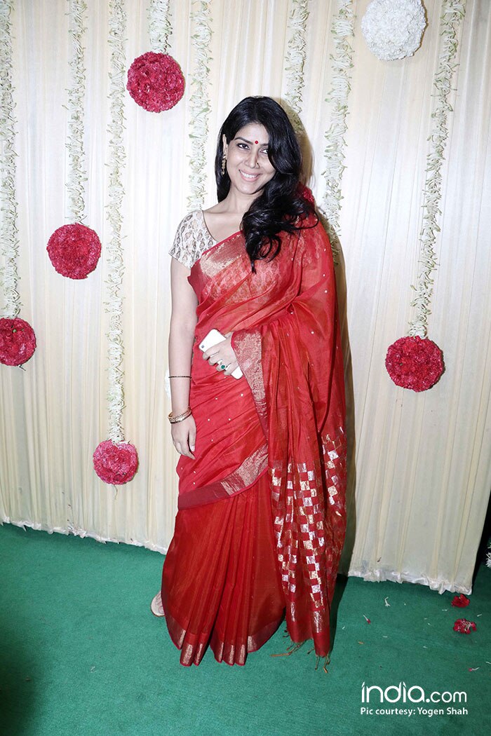 alia-bhatt-sidharth-malhotra-sonam-kapoor-,-sonakshi-etc-at-ekta-kapoor-party-at-krishna-bunglow-(26)