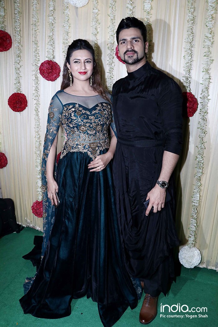 alia-bhatt-sidharth-malhotra-sonam-kapoor-,-sonakshi-etc-at-ekta-kapoor-party-at-krishna-bunglow-(5)