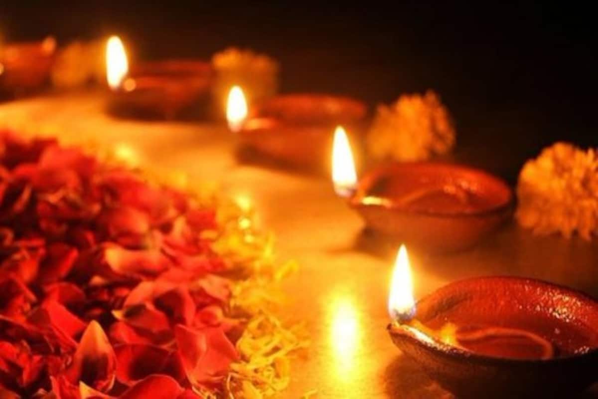 Dev Deepawali 2020 Date: कब है देव दीपावली, धरती पर कहां आते हैं सभी देव,  बनारस में क्या है तैयारी...