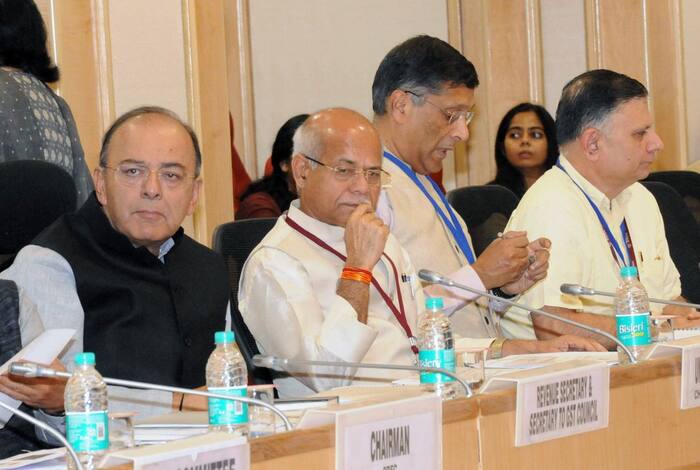 Govt revokes GST notification on gems and jewelry | जीएसटी: छोटे व्यापारियों और ज्वैलर्स को मिली बड़ी राहत 
