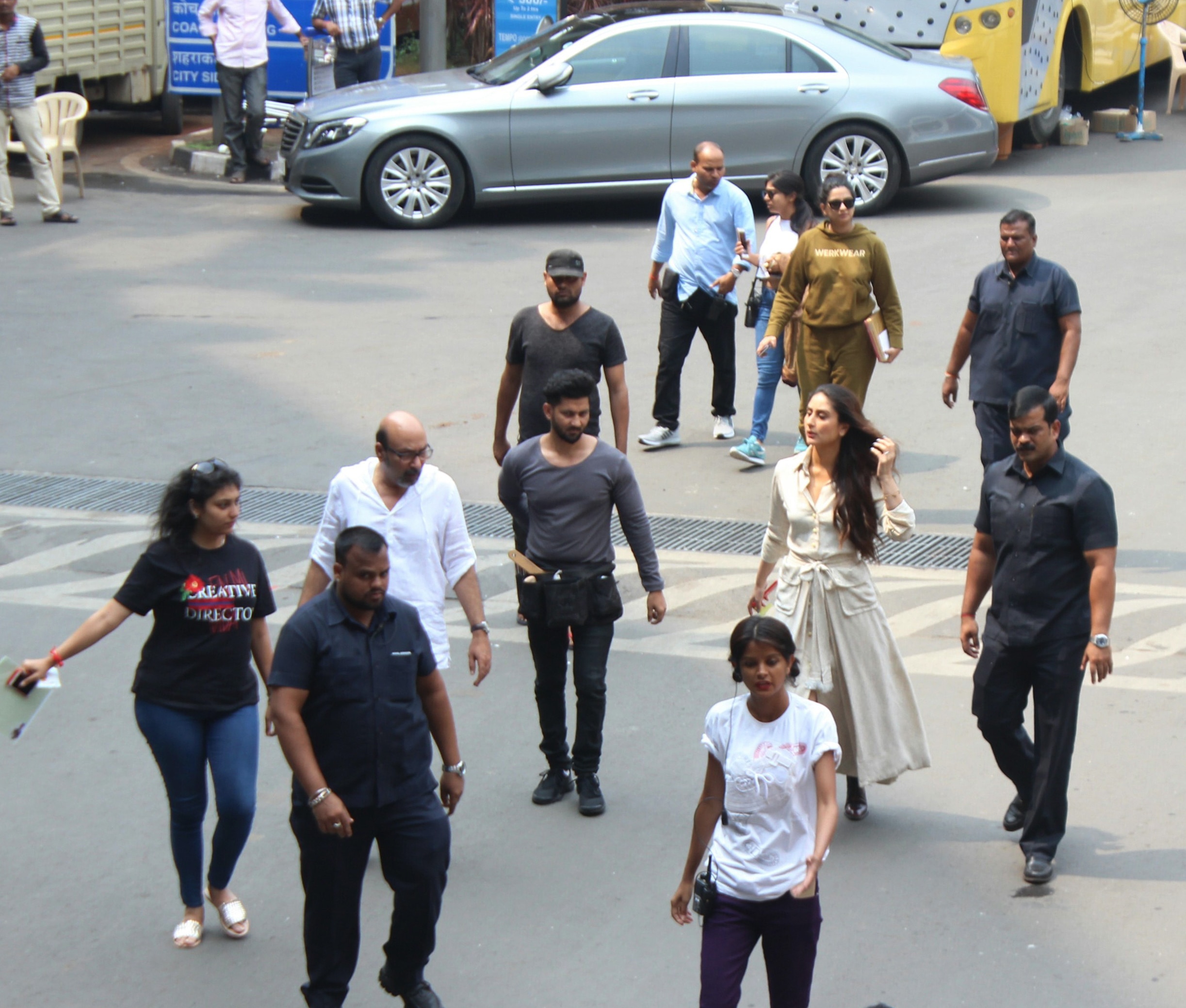 kareena kapoor,reha kapoor spotted at airport shotting for their next on 22 10 2017.pics yogen shah. (2)