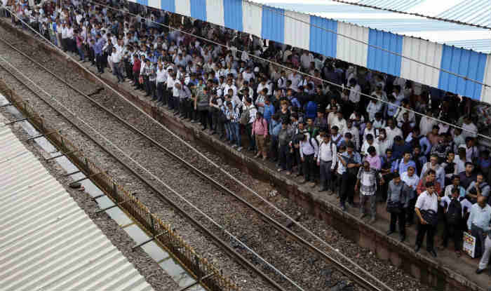 Mumbai Local Train Status: Mega Block on Central And Harbour Lines Today; Passengers Advised to Avoid Overcrowded Local Trains