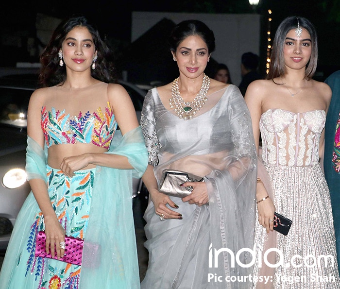 sridevi-,-bipasha-,-anil-at-shilpa-and-raj-kundra-at-their-diwali-party-with-celebs-at-their-residence-in-juhu--(302)