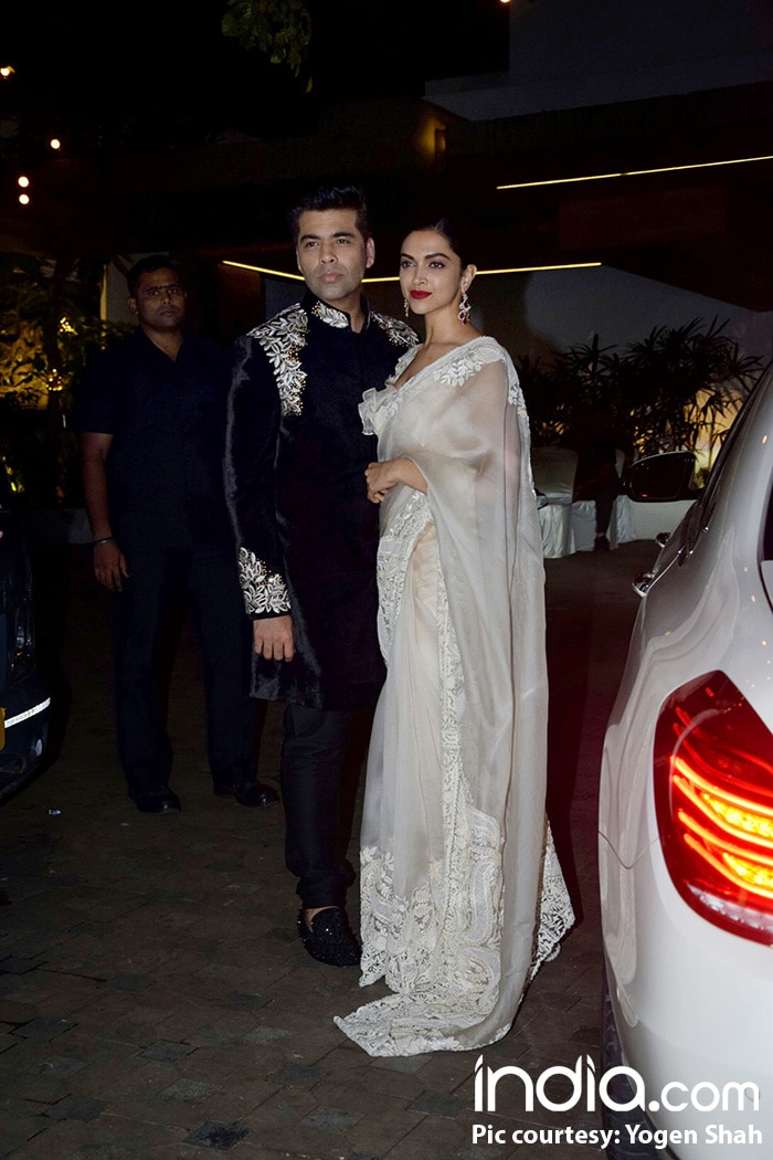 srk-with-gauri-,-deepika-,-vidya,kareena-and-saif-ali-khan-at-aamir-khan's-diwali-party-in-bandra-(14)