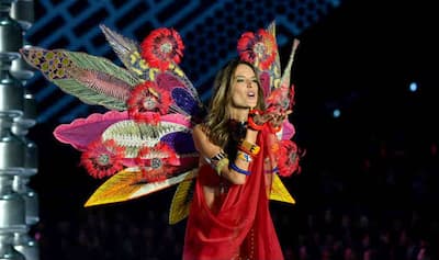 Victoria's Secret Fashion Show 2017: Angel Alessandra Ambrosio Rocks the  Ramp One Last Time, View Pics!