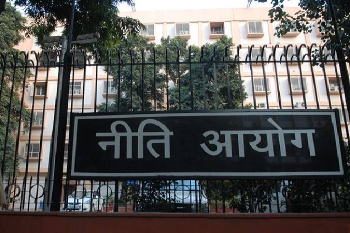 Niti Aayog: नीति आयोग ने पेश की निजीकरण सूची, बैंक ऑफ महाराष्ट्र, सेंट्रल बैंक शीर्ष उम्मीदवार - Niti aayog niti aayog presents the list of banks for privatization - Latest News &amp;