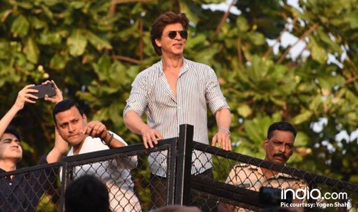 Assam cop uses Shah Rukh's signature move to convey traffic rules, gets  thumbs up from SRK