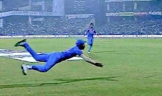 हार्दिक पंड्या बने 'सुपरमैन', पहले टी20 में पकड़ा गप्टिल का हैरान करने वाला कैच, देखें वीडियो