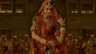 Deepika Padukone Padmavati Makeup: How to Recreate Padmavati Song Ghoomar Inspired Makeup Look Deepika Padukone Padmavati Makeup: How to Recreate Padmavati Song Ghoomar Inspired Makeup Look
