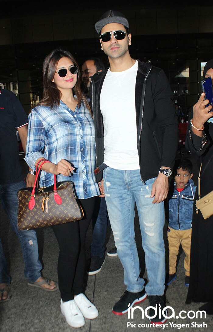 yeh-hai-mohabbatein-tv-show-cast-SPOTTED-AT-AIRPORT-on-3-11-2017-pics-yogen-shah--(18)