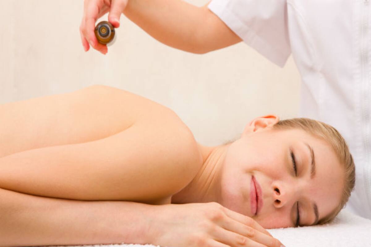 Og cilia hånd Body Massage Oil: 5 Best Oils For A Relaxing Body Massage | India.com