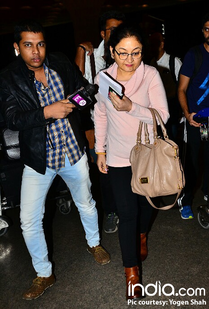 Deepika-with-Mother--(25)