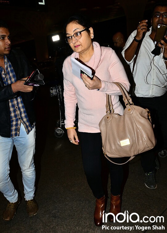 Deepika-with-Mother--(27)