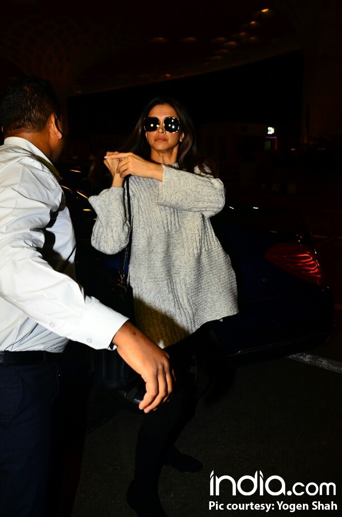 Deepika-with-Mother--(32)