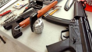 police arrested 3 people in bihar with illeagel weapons | बिहार: जमीन के अंदर छिपा रखा था हथियारों का जखीरा, पुलिस ने 3 को दबोचा police arrested 3 people in bihar with illeagel weapons | बिहार: जमीन के अंदर छिपा रखा था हथियारों का जखीरा, पुलिस ने 3 को दबोचा
