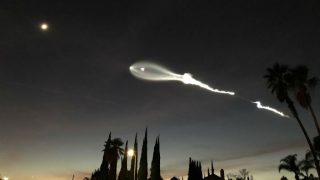 SpaceX Falcon 9 Rocket Lights up Los Angeles Skies: Launch Video Looks Like Nuclear alien UFO from North Korea, Tweets Elon Musk SpaceX Falcon 9 Rocket Lights up Los Angeles Skies: Launch Video Looks Like Nuclear alien UFO from North Korea, Tweets Elon Musk