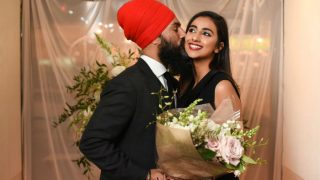 Canadian Politician Jagmeet Singh Gets Engaged to Designer Gurkiran Kaur (Pictures) Canadian Politician Jagmeet Singh Gets Engaged to Designer Gurkiran Kaur (Pictures)