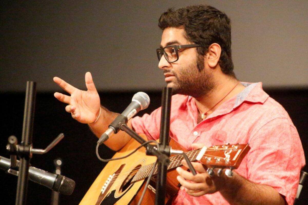 Arjit Singh Sex Video - Somebody F***ing Fix This Mic!' Arijit Singh Bursts Out Angrily At A  Concert, Gets Trolled On Twitter | India.com