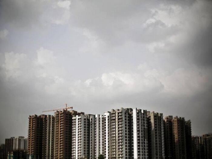Police lodges FIR against 8 Amrapali Builders | आम्रपाली बिल्डर के 8 निदेशकों के खिलाफ धोखाधड़ी का मामला दर्ज