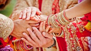 Happy Married Life: यह छोटी सी गलती उजाड़ सकती है आपका हंसता-खेलता परिवार, ऐसे करें समाधान Happy Married Life: यह छोटी सी गलती उजाड़ सकती है आपका हंसता-खेलता परिवार, ऐसे करें समाधान