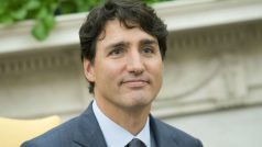 Justin Trudeau Tells Woman to Use ‘Peoplekind’ Instead of ‘Mankind’, Receives Backlash For ‘Mansplaining’