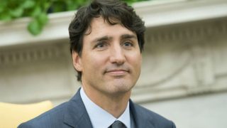 Justin Trudeau Tells Woman to Use ‘Peoplekind’ Instead of ‘Mankind’, Receives Backlash For ‘Mansplaining’ Justin Trudeau Tells Woman to Use ‘Peoplekind’ Instead of ‘Mankind’, Receives Backlash For ‘Mansplaining’
