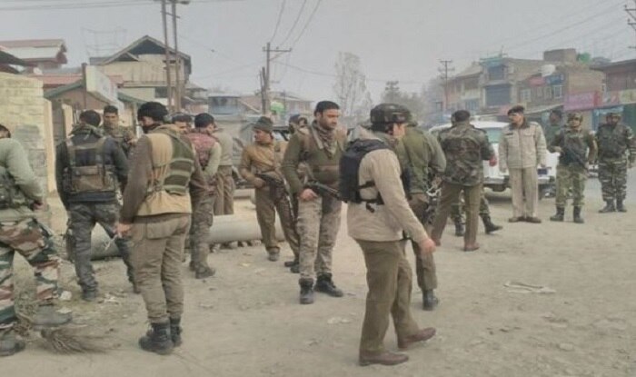 Jammu And Kashmir: Terrorists Hurl Grenade At CRPF Party In Pulwama, 3 ...