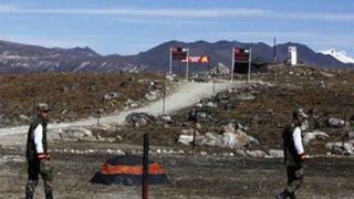 डोकलाम में चीनी गतिविधियों की निगरानी कर रही है भारतीय सेना: रक्षा मंत्रालय की रिपोर्ट डोकलाम में चीनी गतिविधियों की निगरानी कर रही है भारतीय सेना: रक्षा मंत्रालय की रिपोर्ट