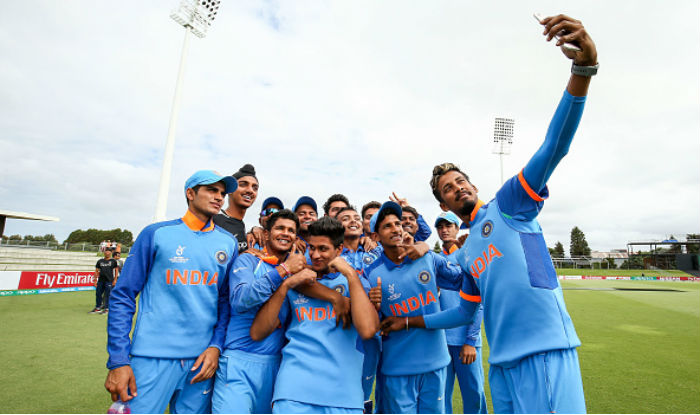 Sachin Tendulkar Virender Sehwag Wish India U19 Team For Clinching The World Cup India Com