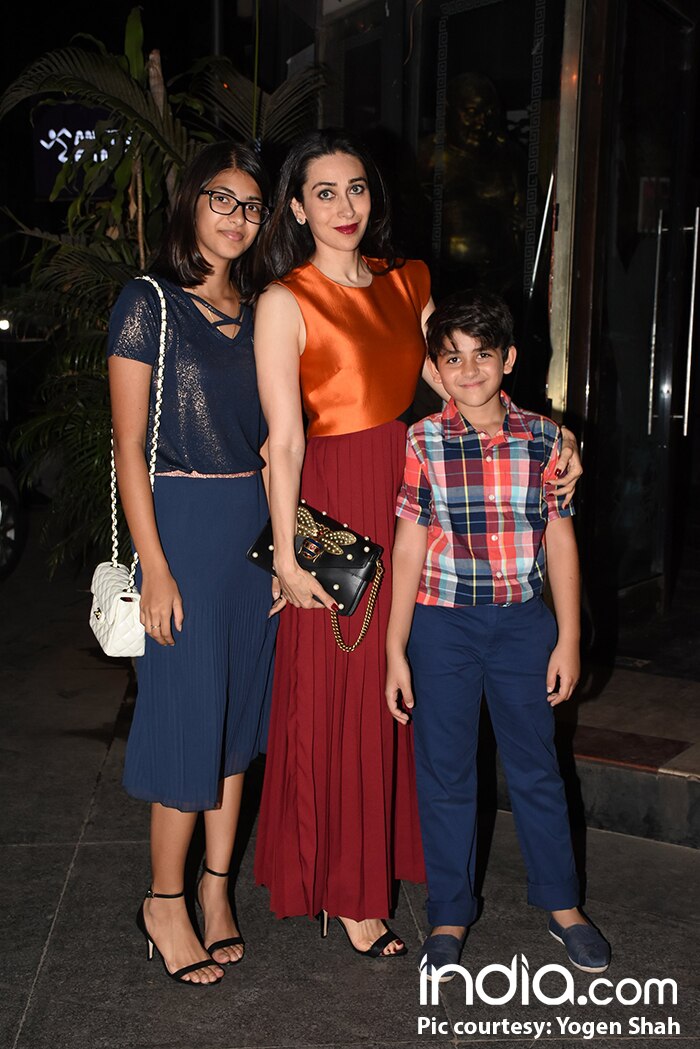 kareena-,karishama-with-Family-(1)