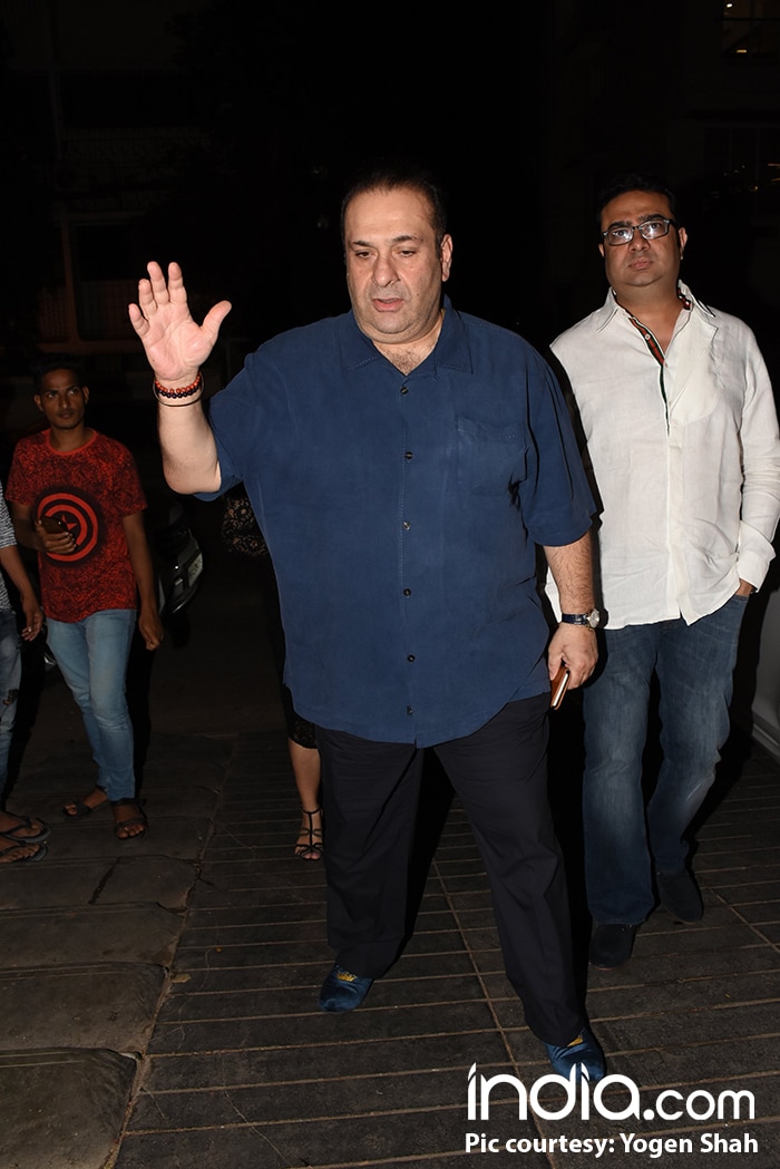 kareena-,karishama-with-Family-(15)