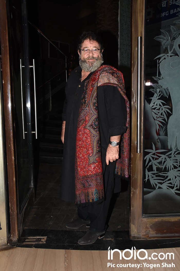 kareena-,karishama-with-Family-(21)