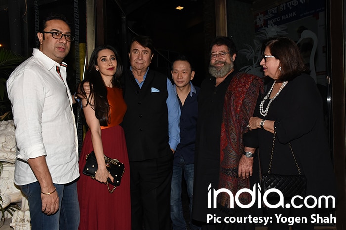 kareena-,karishama-with-Family-(32)