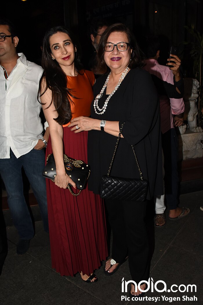 kareena-,karishama-with-Family-(36)