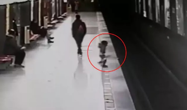 Jaw-dropping Video Shows Toddler Jump onto Tracks 90 Seconds Before ...