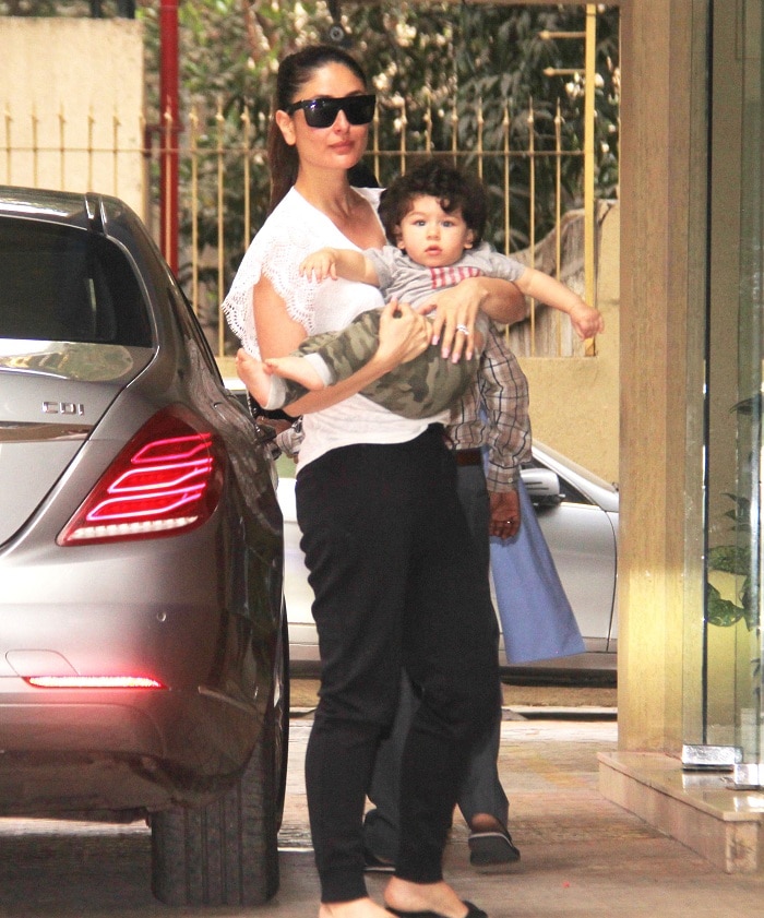 Kareena Kapoor Khan Along With Son Taimur Ali Khan Pose For The ...