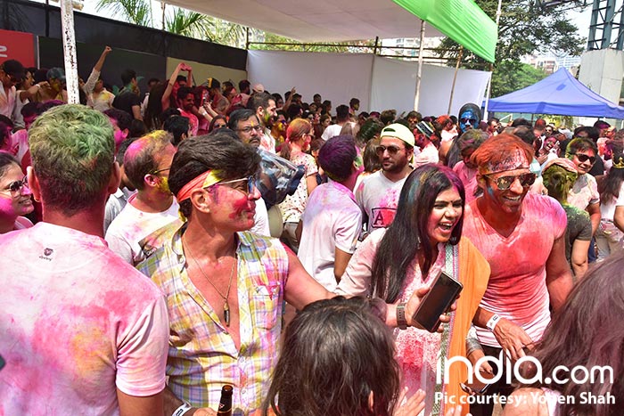 ekta-kapoor,ken-gosh,Shabir-Ahluwalia,Kanchi-Kauletc--at-holi-invasion's-holi-party-at-celebration-club-on-02-03-2018.-PICS-YOGEN-SHAH.--(18)