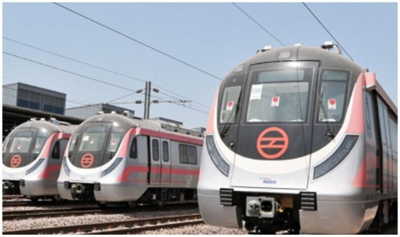Delhi: One Dead as Acid Can Falls on Six Persons From Under-construction Shiv Vihar Metro Station on Pink Line